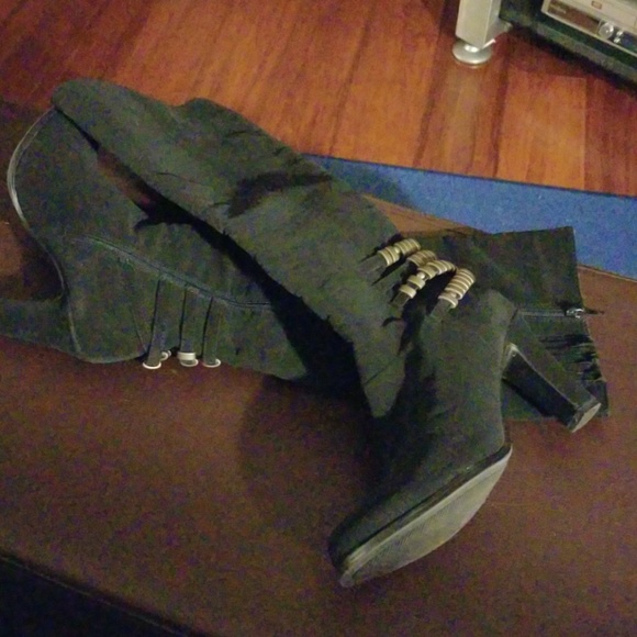 Boots - Picture 3 of 4